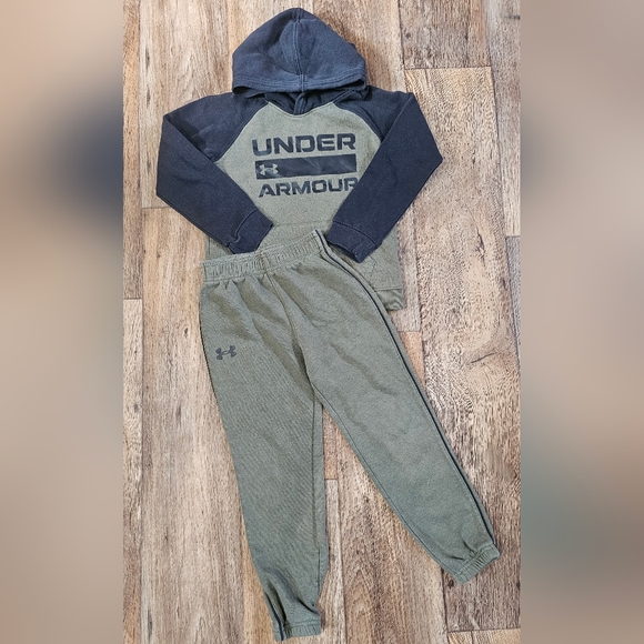 Boys Under Armour Outfit size 6 - Picture 1 of 4